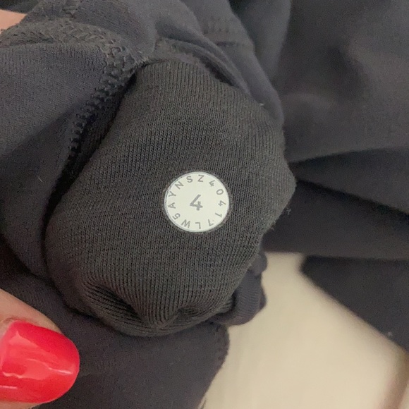 (SOLD) Lululemon Aligns 28” - Picture 4 of 5